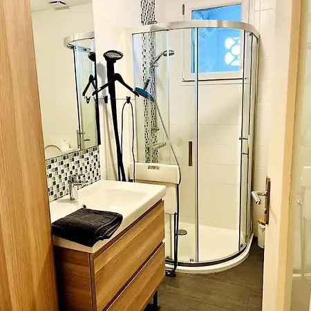 Le Chateaulin 2pers Parking