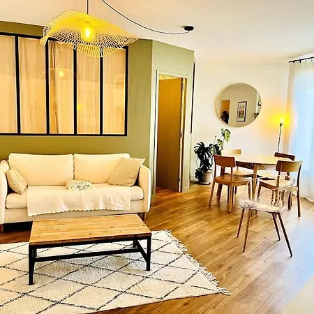 Le Chateaulin 2pers Parking